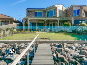 Beautiful Lake Views with Pontoon